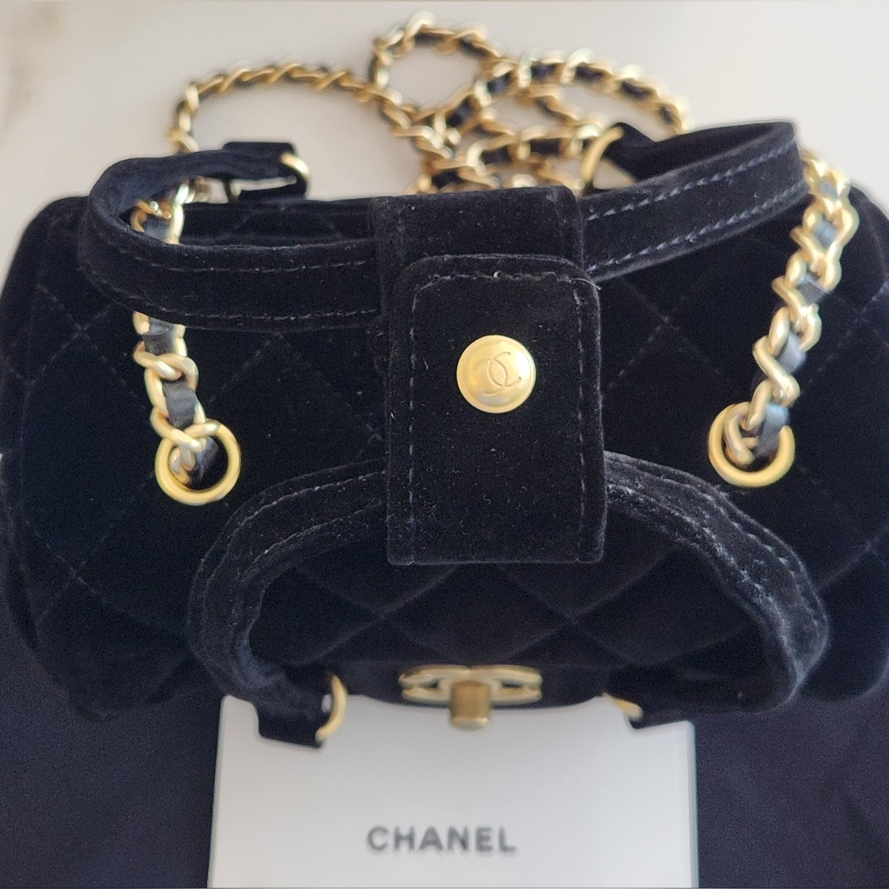 Chanel Gift with Purchase Black Velvet Quilted Handbag - Picture 12 of 17